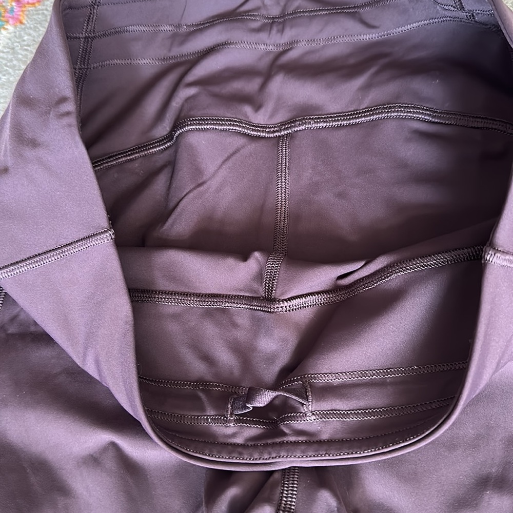 Lululemon Mesh Crop - Picture 4 of 8